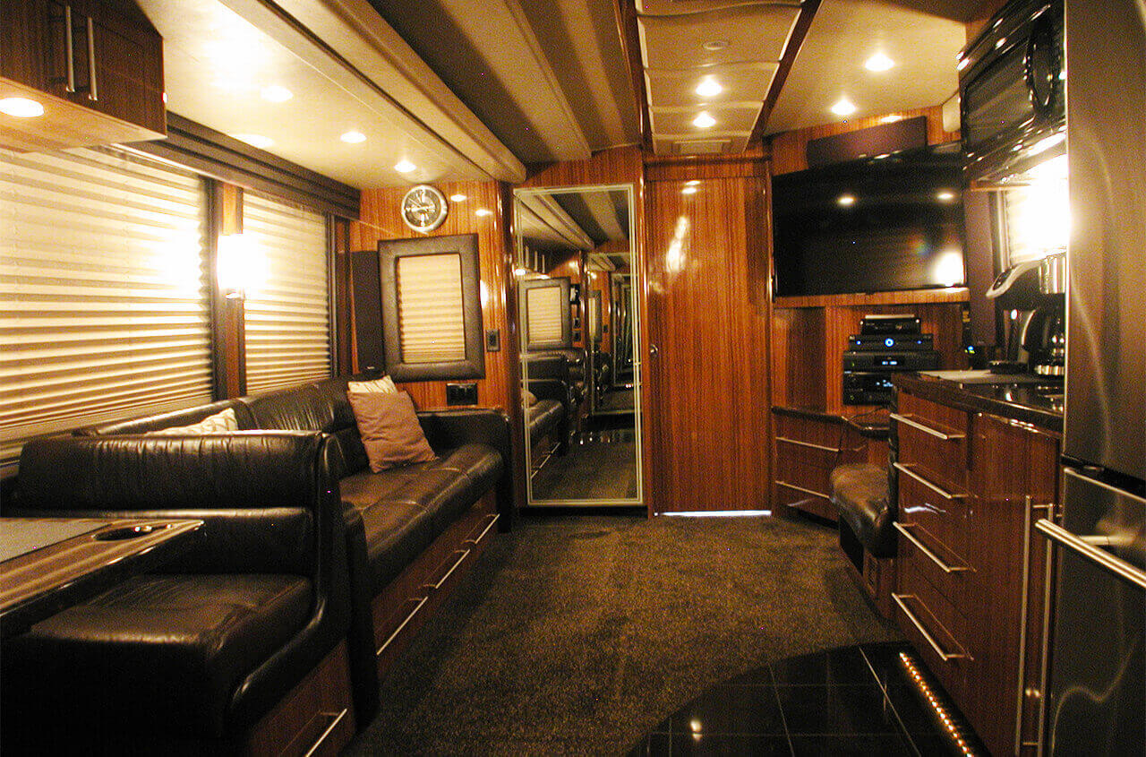 live in tour bus
